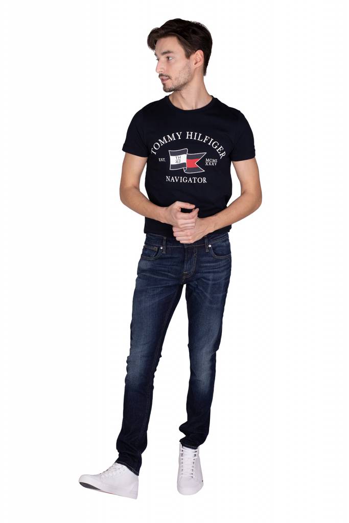 Detal stylizacja guess jeansy męskie miami M01AN1 D3YD1