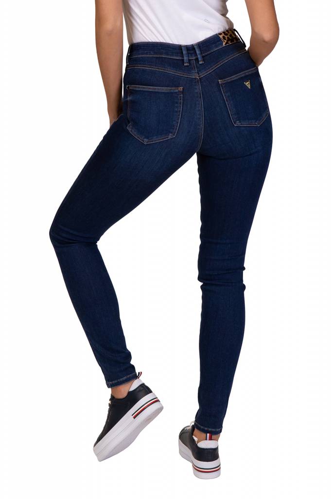 Tył guess jeansy damskie high-rise W94A46 D2R70