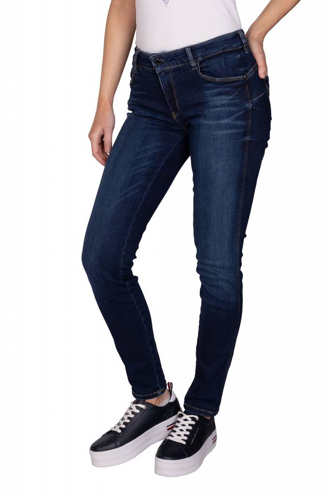 Przód guess jeansy damskie slim fit ultra curve W01A37 D38R5 Przód guess jeansy damskie slim fit ultra curve W01A37 D38R5