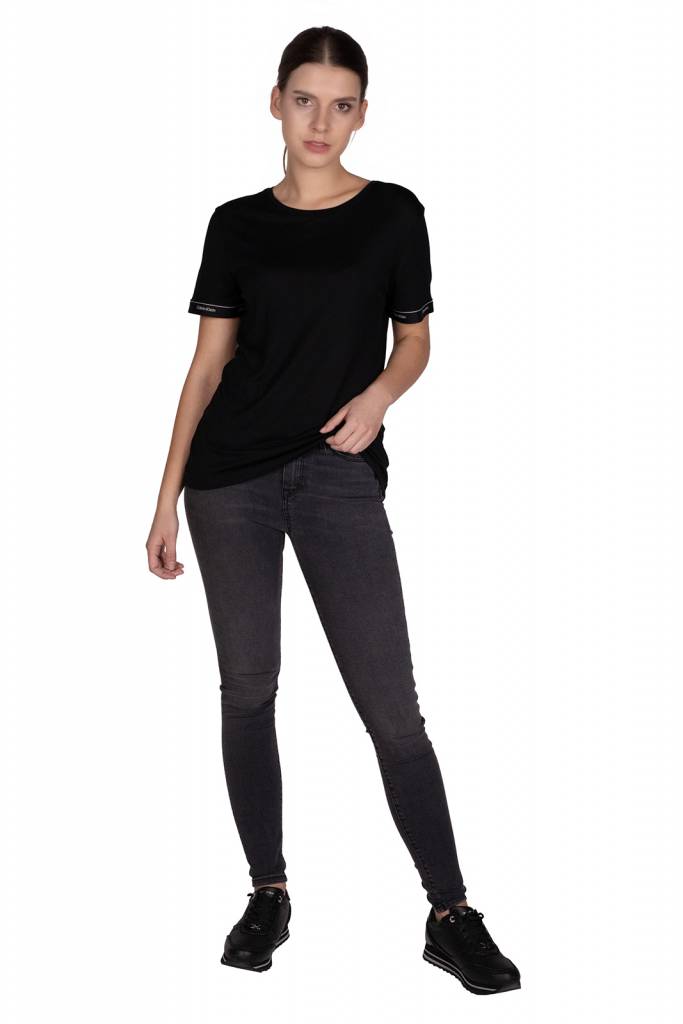 Detal stylizacja calvin klein t-shirt damski logo cuff top K20K202134 Detal stylizacja calvin klein t-shirt damski logo cuff top K20K202134