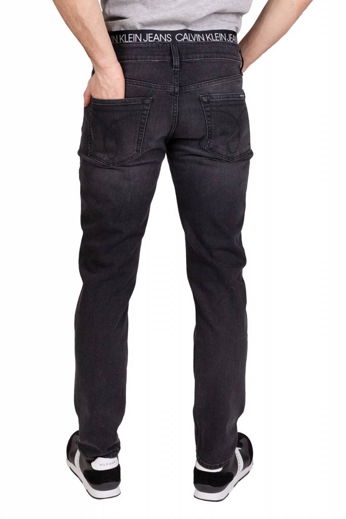 Tył calvin klein jeans męskie jeansy taper J30J316837 Tył calvin klein jeans męskie jeansy taper J30J316837