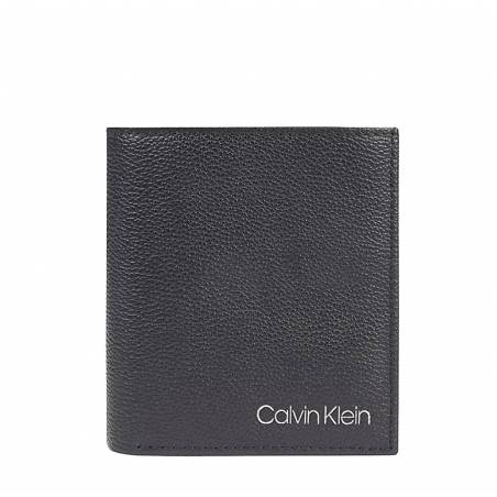 Detal stylizacja calvin klein portfel męski trifold K50K506918