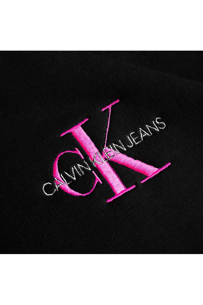 Detal stylizacja calvin klein jeans t-shirt damski monogram logo J20J215497 Detal stylizacja calvin klein jeans t-shirt damski monogram logo J20J215497