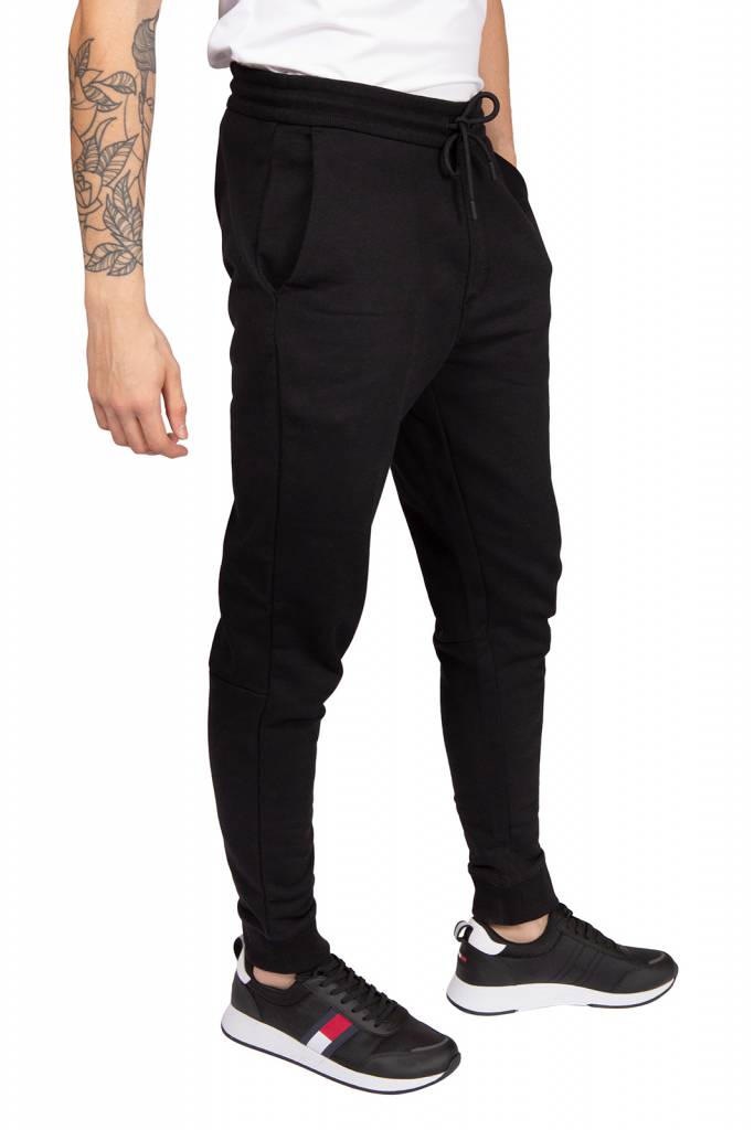 Detal 2 calvin klein męskie spodnie dresowe logo K10K106721 Detal 2 calvin klein męskie spodnie dresowe logo K10K106721