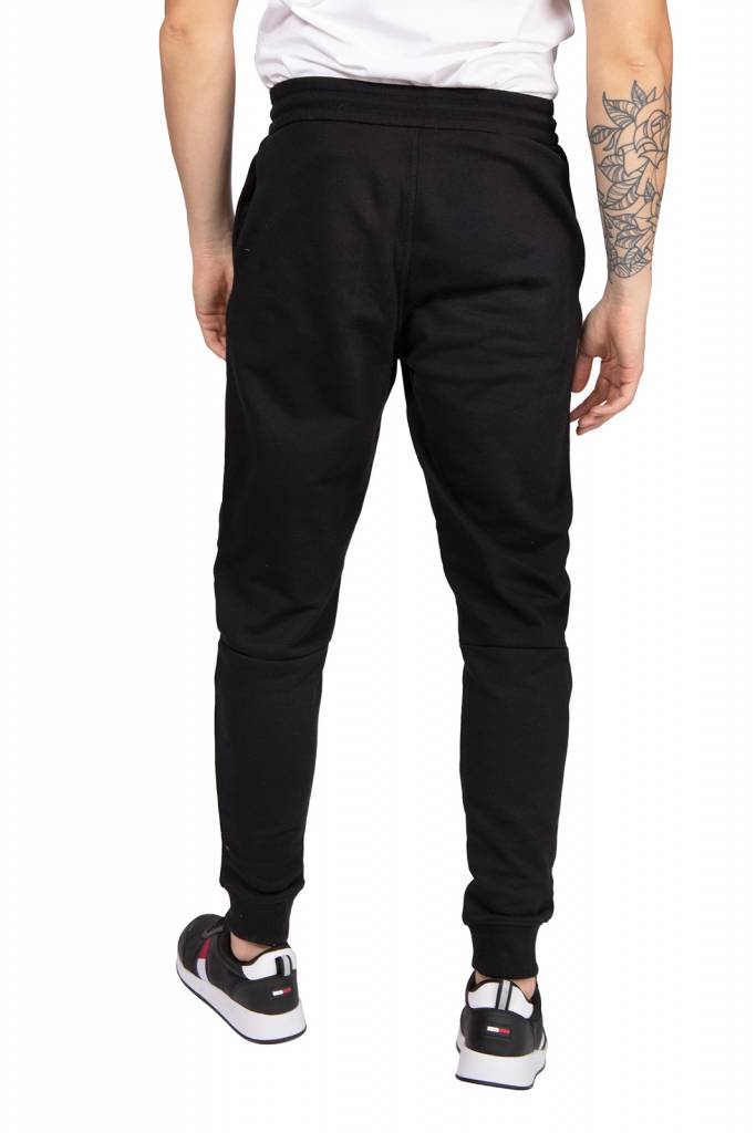 Detal 3 calvin klein męskie spodnie dresowe logo K10K106721 Detal 3 calvin klein męskie spodnie dresowe logo K10K106721