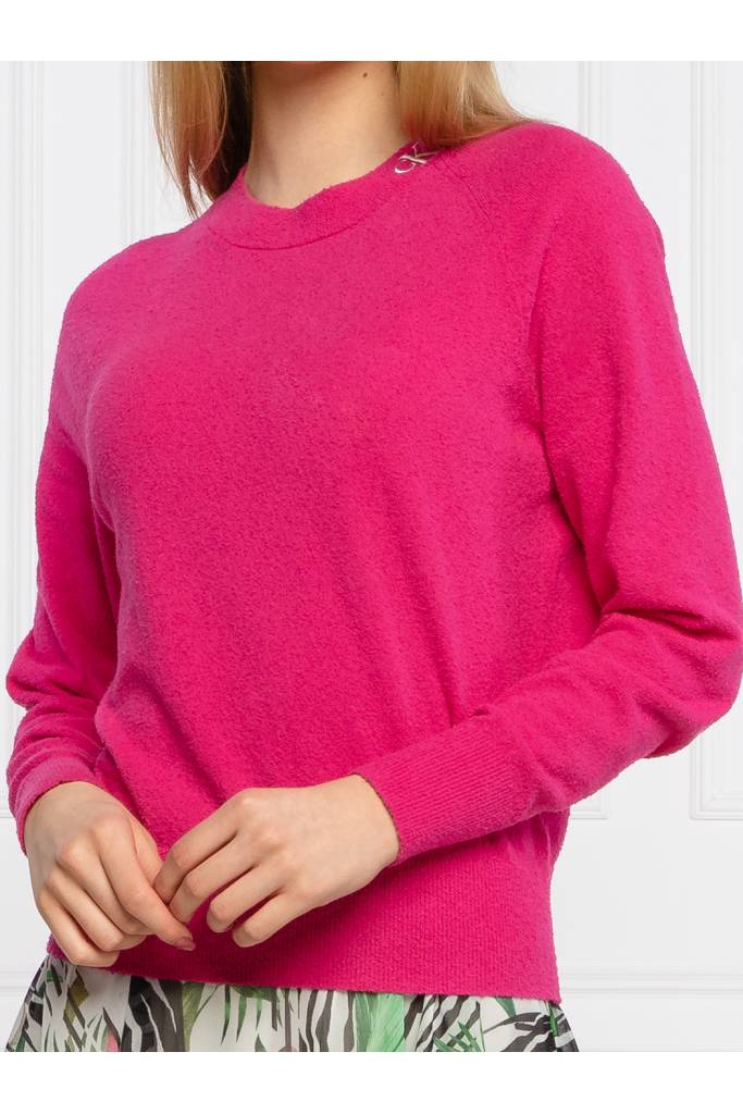 Przód calvin klein jeans sweter damski fluffy neck logo J20J215593 Przód calvin klein jeans sweter damski fluffy neck logo J20J215593