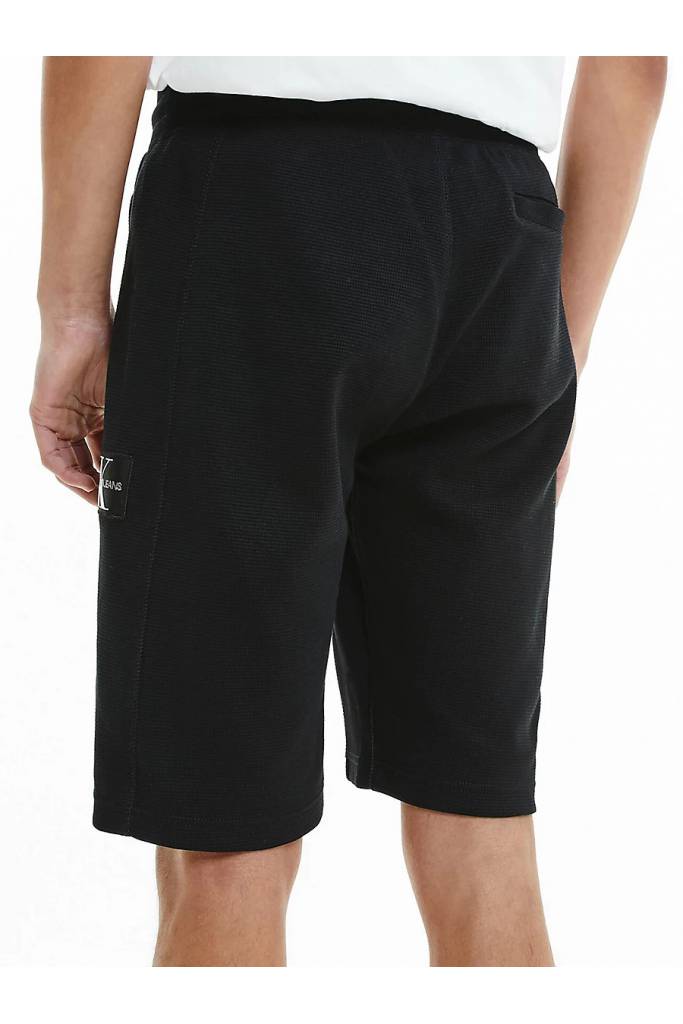 Tył męskie szorty dresowe z dzianiny waflowej calvin klein jeans J30J317986 Tył męskie szorty dresowe z dzianiny waflowej calvin klein jeans J30J317986
