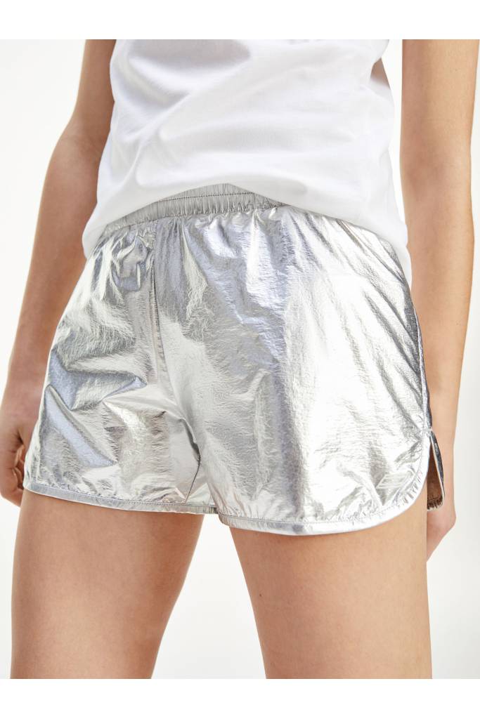 Detal stylizacja tommy hilfiger sportowe szorty damskie metaliczne S10S101020 Detal stylizacja tommy hilfiger sportowe szorty damskie metaliczne S10S101020