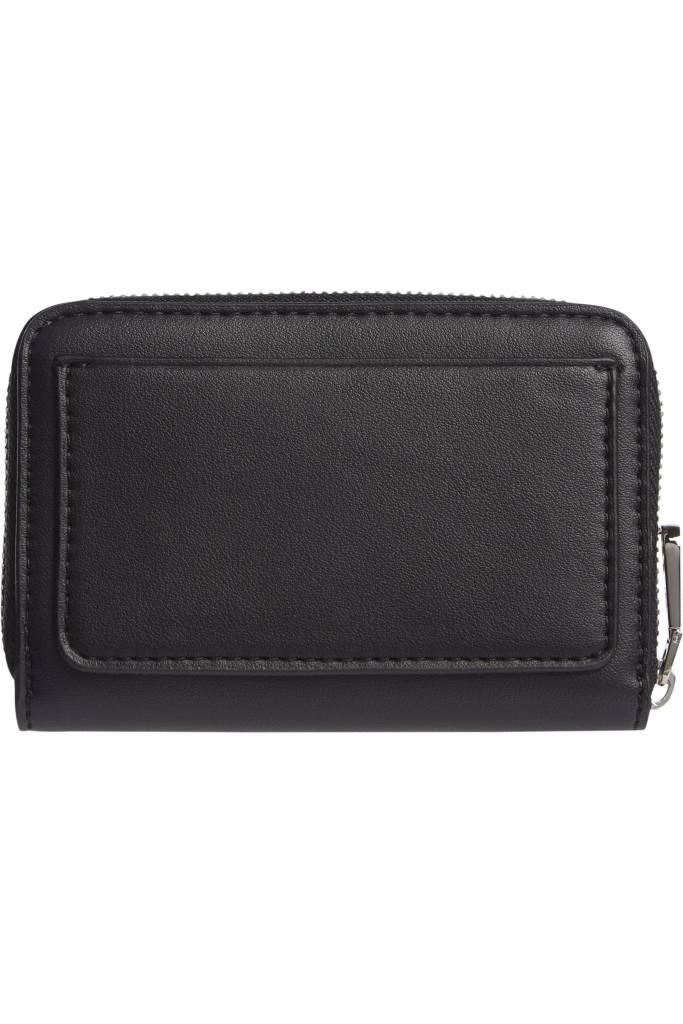 Detal stylizacja calvin klein jeans portfel damski K60K608007 Detal stylizacja calvin klein jeans portfel damski K60K608007