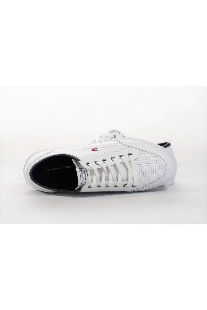 Detal stylizacja tommy hilfiger trampki core corporate z defektem FM0FM02677