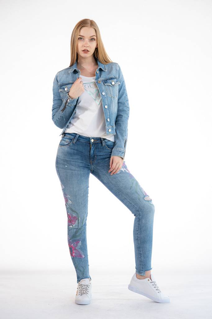Detal stylizacja guess kurtka jeansowa adelya W0GN22 D3LD2