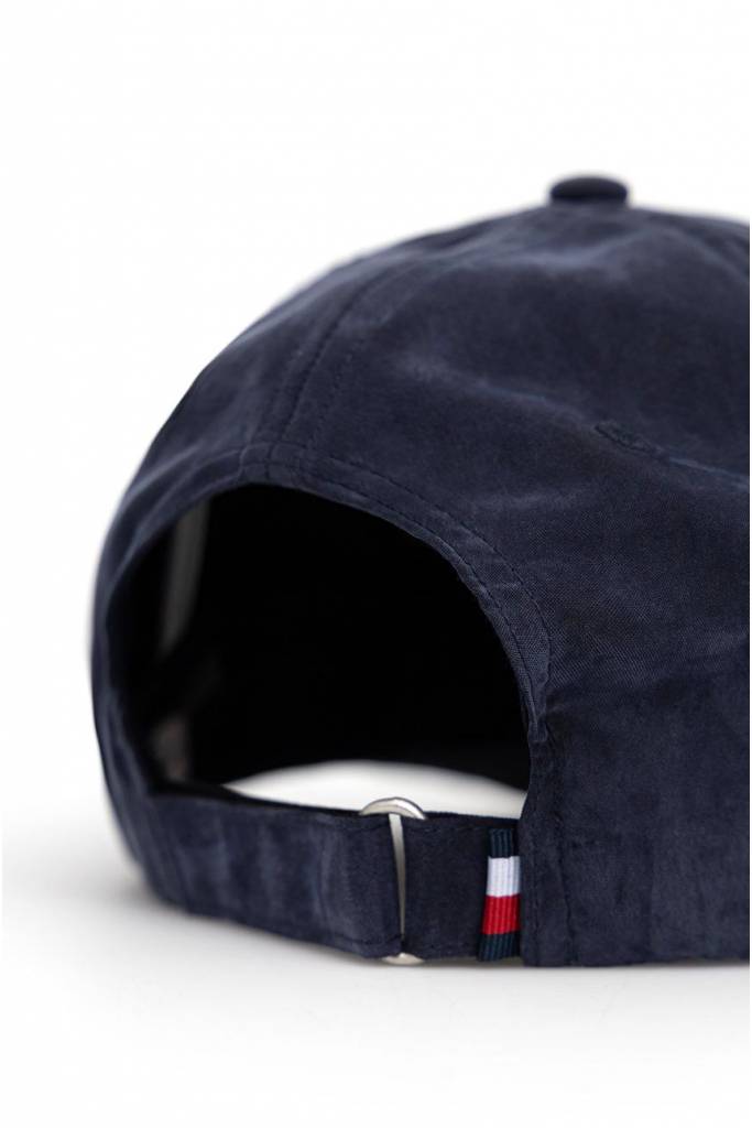 Detal stylizacja tommy hilfiger czapka damska z daszkiem AW0AW10058 Detal stylizacja tommy hilfiger czapka damska z daszkiem AW0AW10058