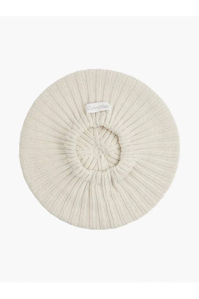 Tył calvin klein beret damski z dodatkiem wełny i kaszmiru K60K608513 Tył calvin klein beret damski z dodatkiem wełny i kaszmiru K60K608513