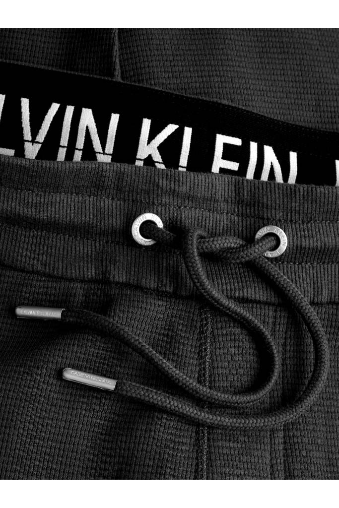 Detal stylizacja calvin klein jeans męskie spodnie dresowe monogram J30J318589 Detal stylizacja calvin klein jeans męskie spodnie dresowe monogram J30J318589