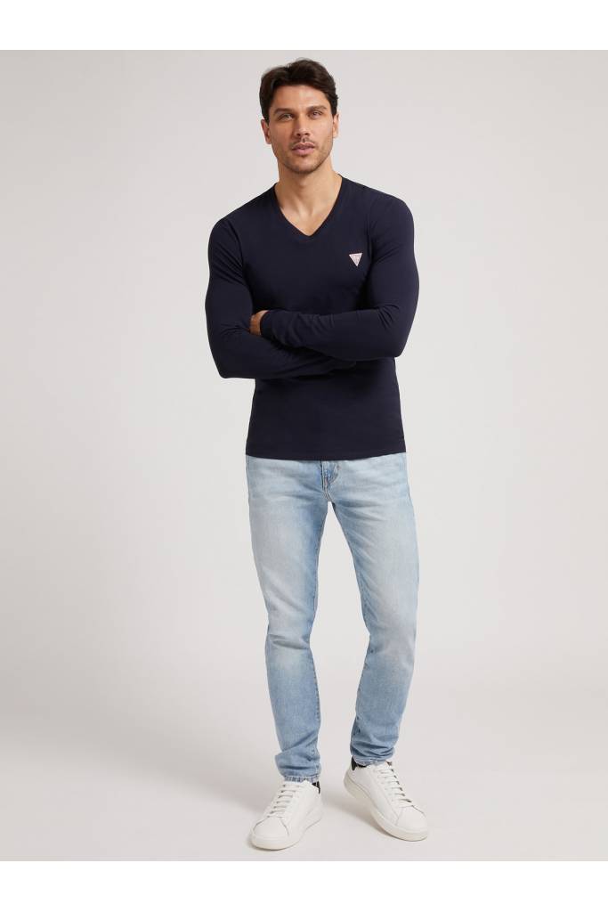 Detal 3 guess longsleeve męski z mini trójkątnym logo M1RI08 J1311 Detal 3 guess longsleeve męski z mini trójkątnym logo M1RI08 J1311