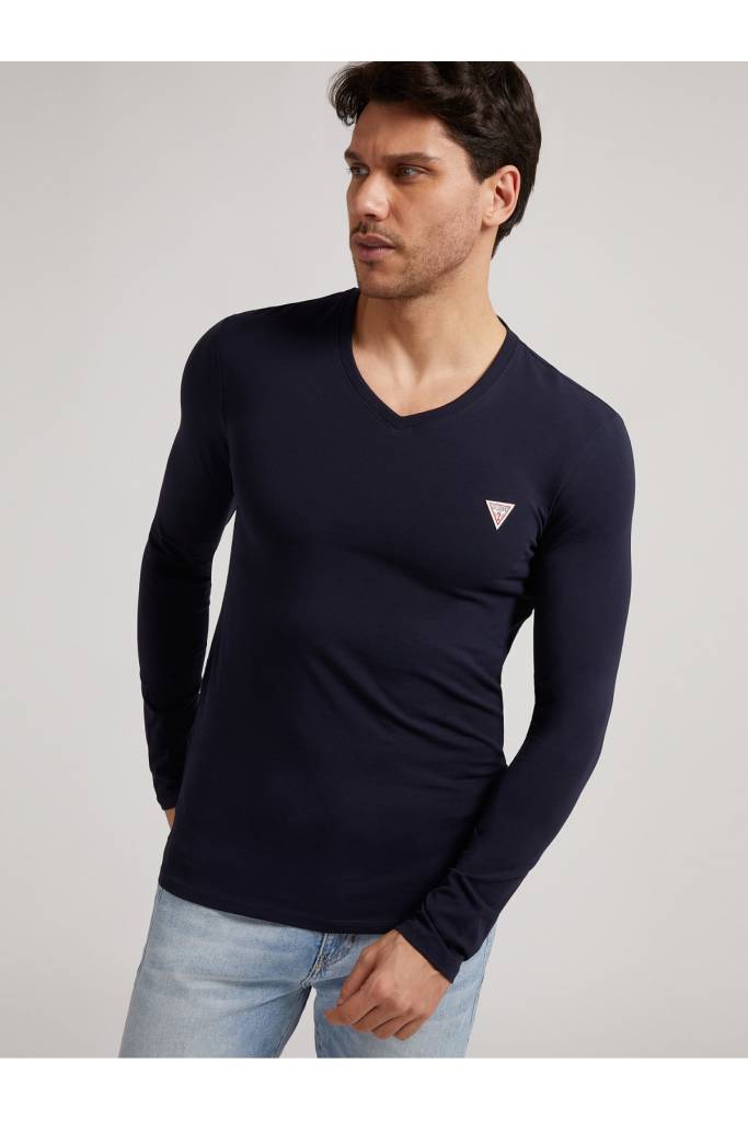 Detal 4 guess longsleeve męski z mini trójkątnym logo M1RI08 J1311 Detal 4 guess longsleeve męski z mini trójkątnym logo M1RI08 J1311