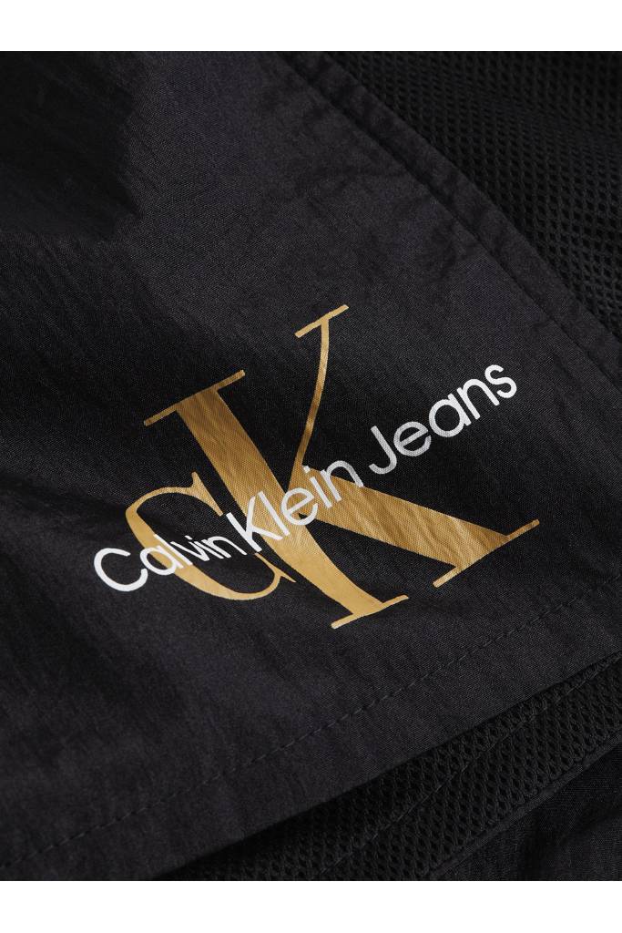 Detal stylizacja sportowe szorty damskie crinkle z logo calvin klein jeans J20J218046 Detal stylizacja sportowe szorty damskie crinkle z logo calvin klein jeans J20J218046