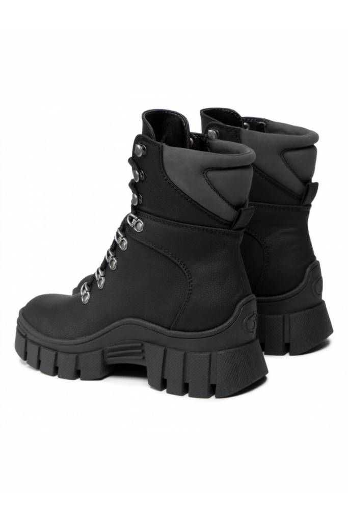 Detal stylizacja damskie trapery z ekoskóry guess hearly FL5HEA LEA10 Detal stylizacja damskie trapery z ekoskóry guess hearly FL5HEA LEA10