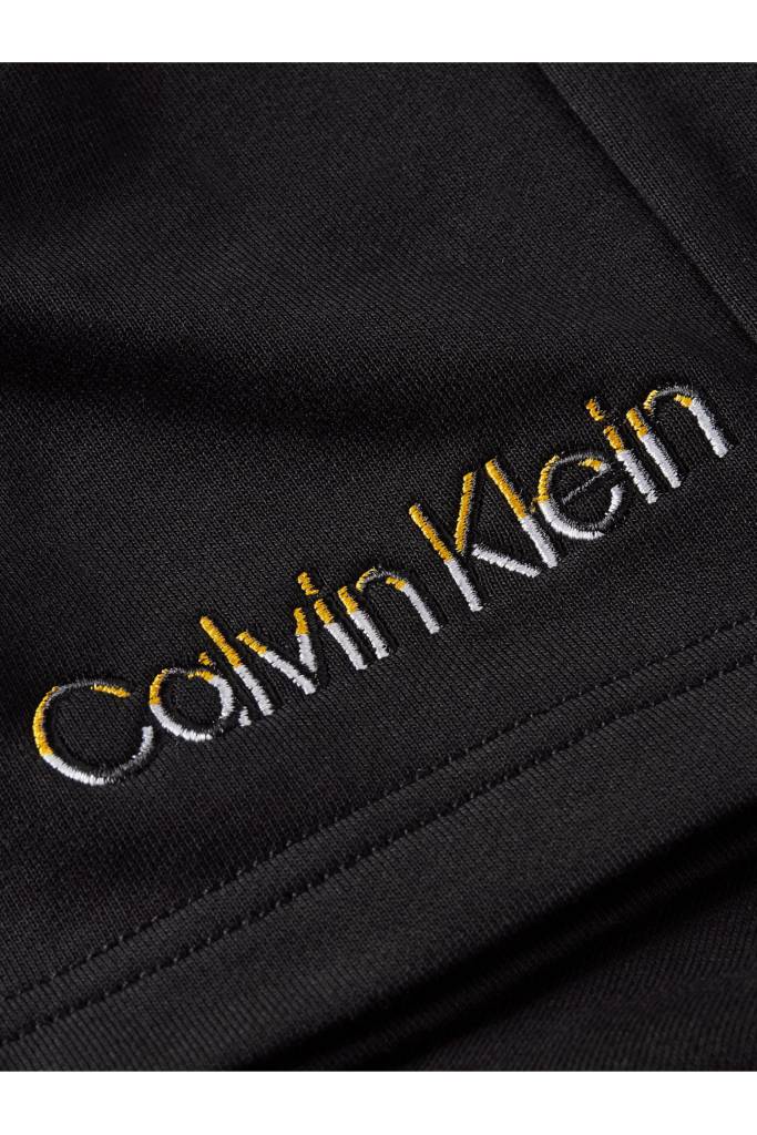 Detal stylizacja męskie szorty dresowe multi color logo calvin klein K10K108936 Detal stylizacja męskie szorty dresowe multi color logo calvin klein K10K108936