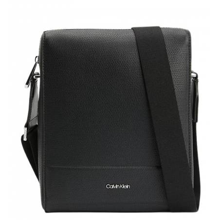 Detal stylizacja saszetka męska na ramię minimalism calvin klein K50K509556