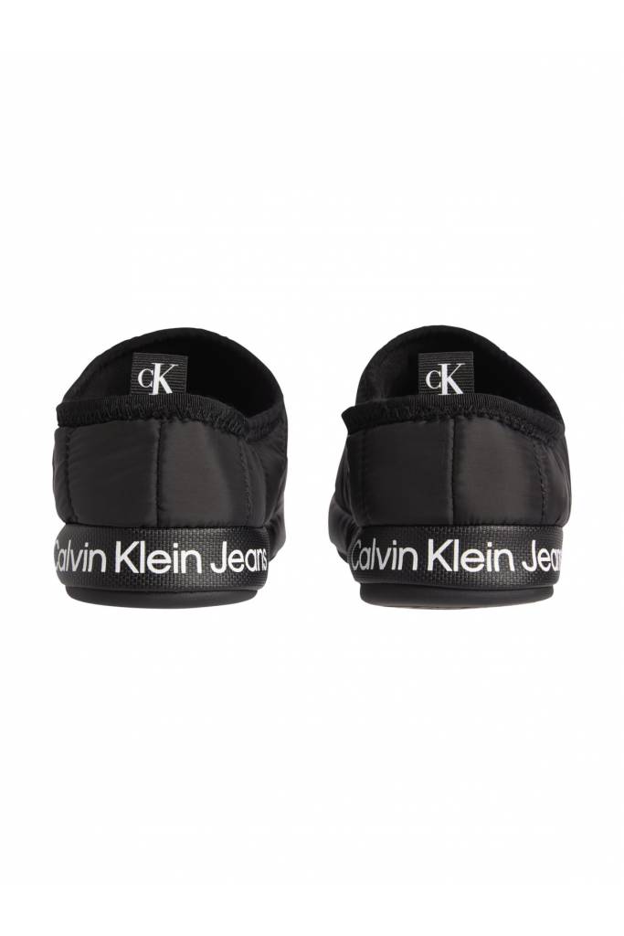 Detal stylizacja męskie kapcie home slipper calvin klein jeans YM0YM00546 Detal stylizacja męskie kapcie home slipper calvin klein jeans YM0YM00546