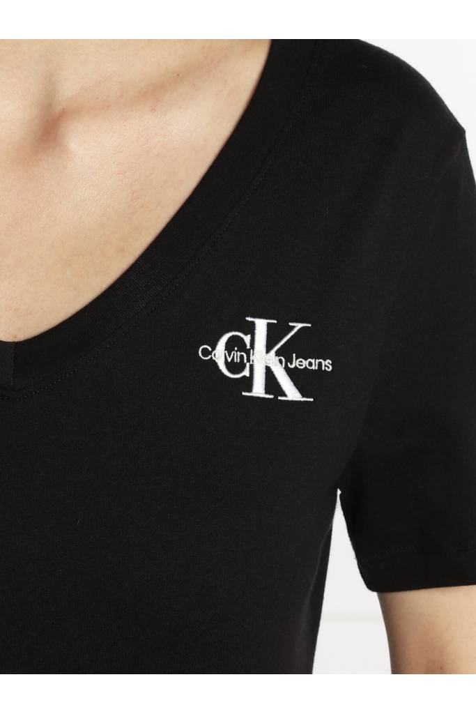 Detal 3 t-shirt damski bawełniany w serek z nadrukiem calvin klein jeans J20J219138 Detal 3 t-shirt damski bawełniany w serek z nadrukiem calvin klein jeans J20J219138