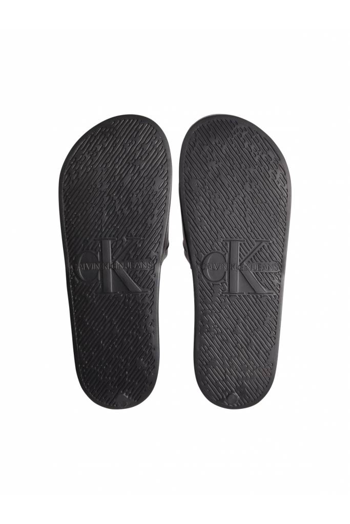 Tył męskie klapki monogram calvin klein jeans YM0YM00531 Tył męskie klapki monogram calvin klein jeans YM0YM00531