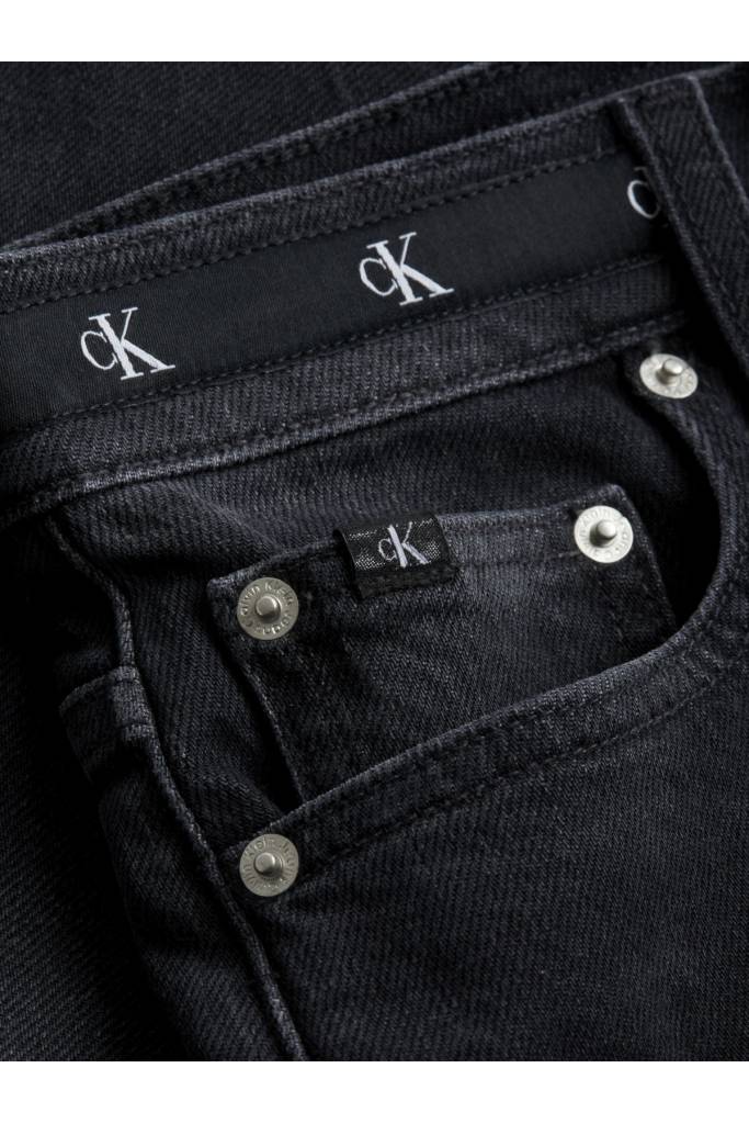 Detal stylizacja damskie jeansy mom calvin klein jeans J20J219364 Detal stylizacja damskie jeansy mom calvin klein jeans J20J219364
