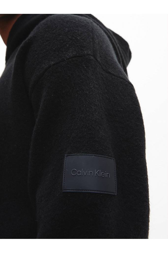 Detal 3 swobodny męski sweter z kapturem z dodatkiem wełny calvin klein K10K110402