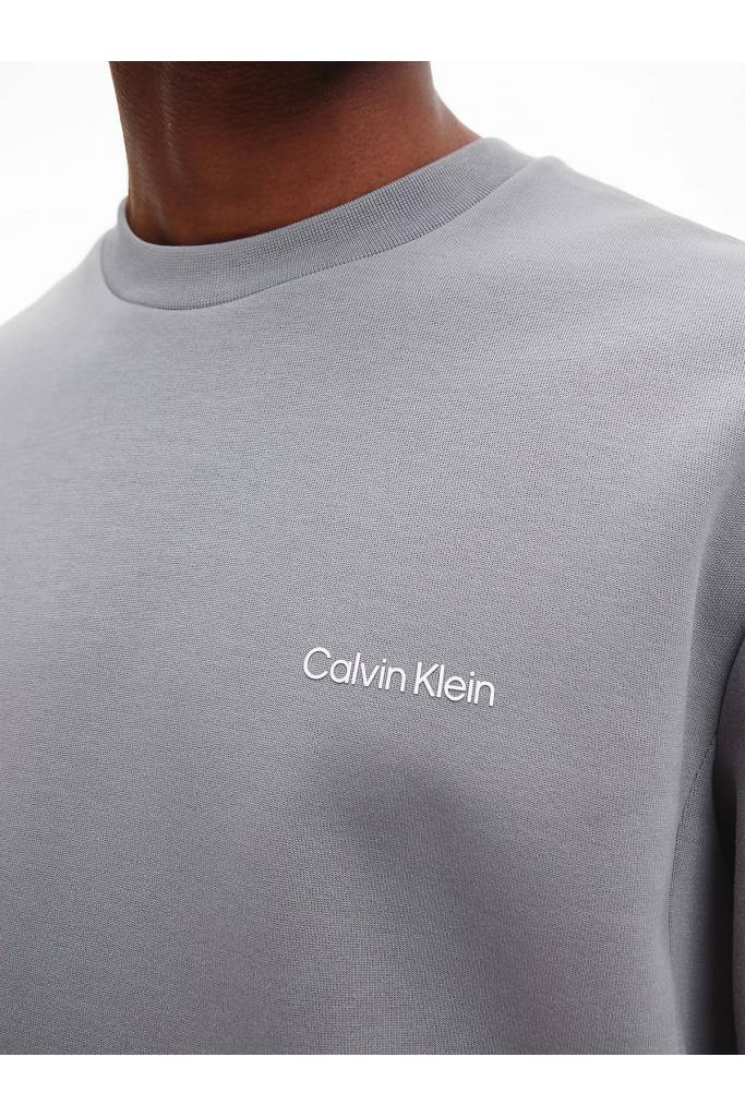 Detal stylizacja męska bluza micro logo calvin klein K10K109926 Detal stylizacja męska bluza micro logo calvin klein K10K109926