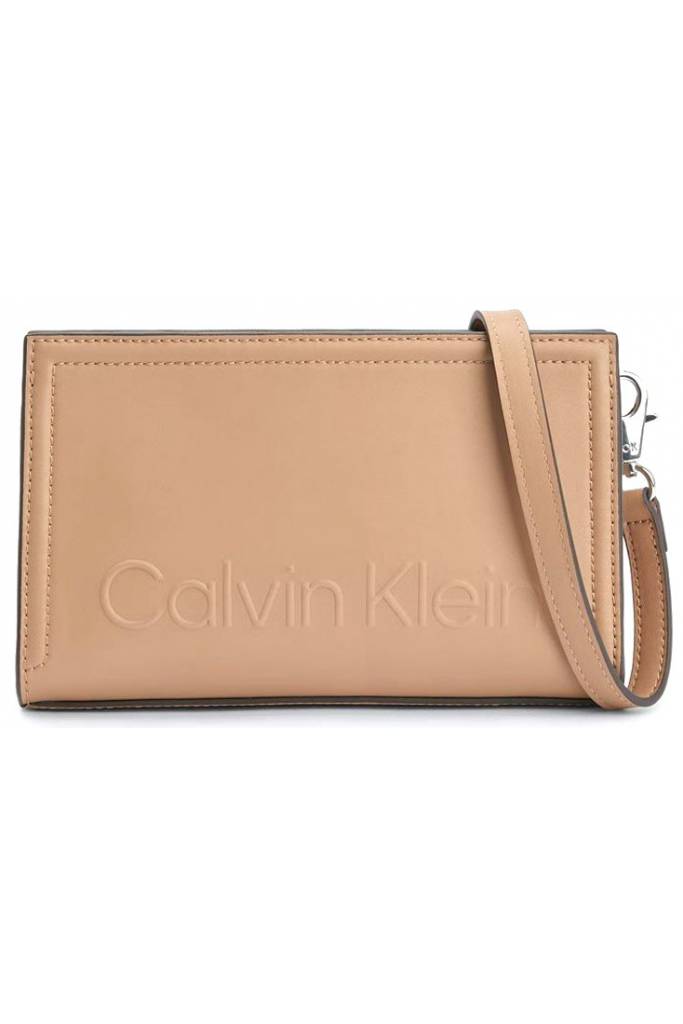 Tył damska torebka na ramię minimal hardware calvin klein K60K609846