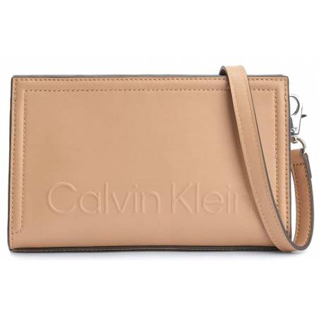 Tył damska torebka na ramię minimal hardware calvin klein K60K609846