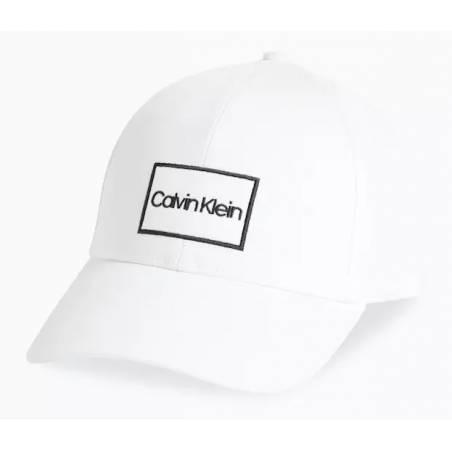 Detal stylizacja damska czapka z daszkiem organza patch calvin klein K60K609966