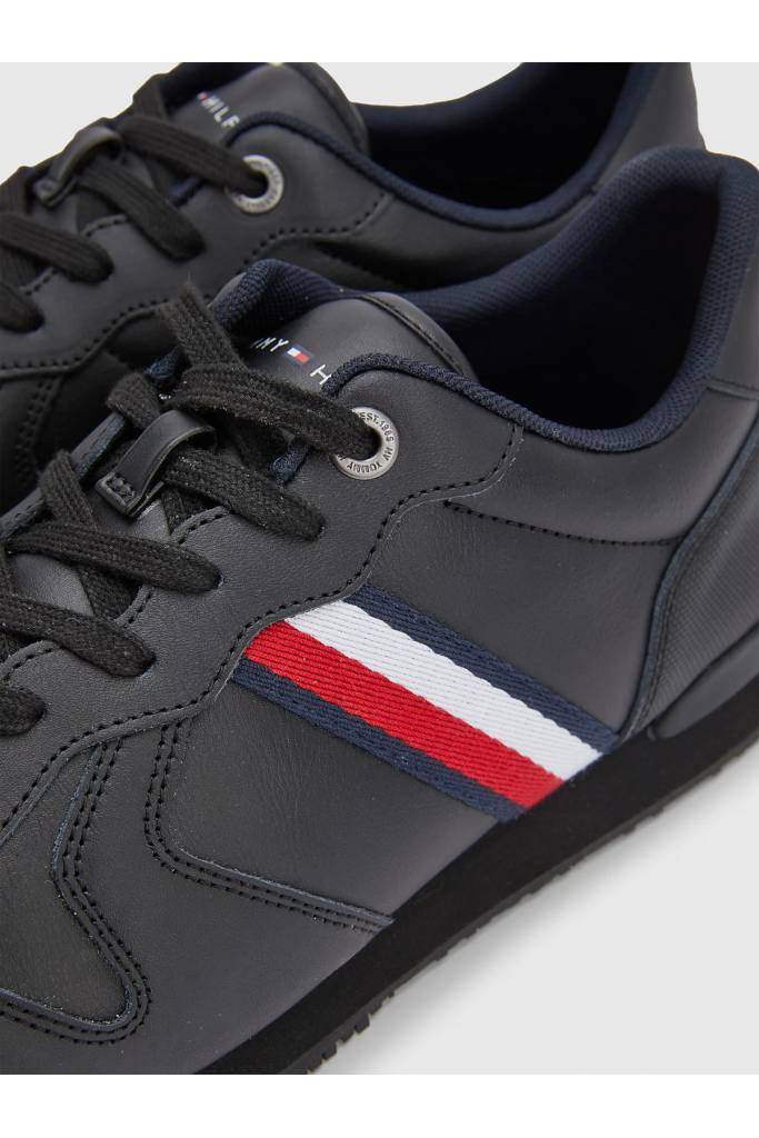 Detal stylizacja męskie sneakersy skórzane iconic runner tommy hilfiger FM0FM04281 Detal stylizacja męskie sneakersy skórzane iconic runner tommy hilfiger FM0FM04281