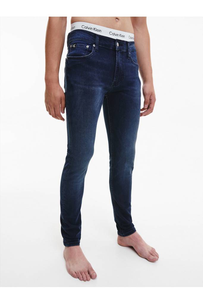 Przód zwężane męskie jeansy super skinny calvin klein jeans J30J321288