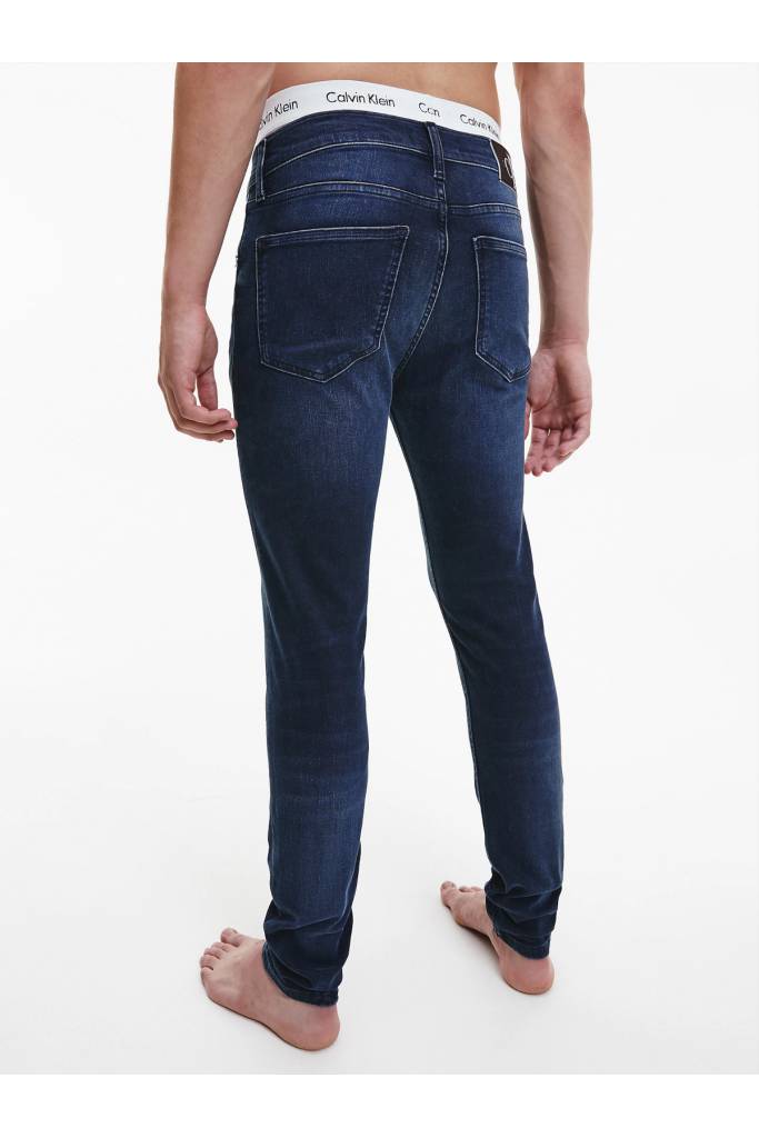 Tył zwężane męskie jeansy super skinny calvin klein jeans J30J321288