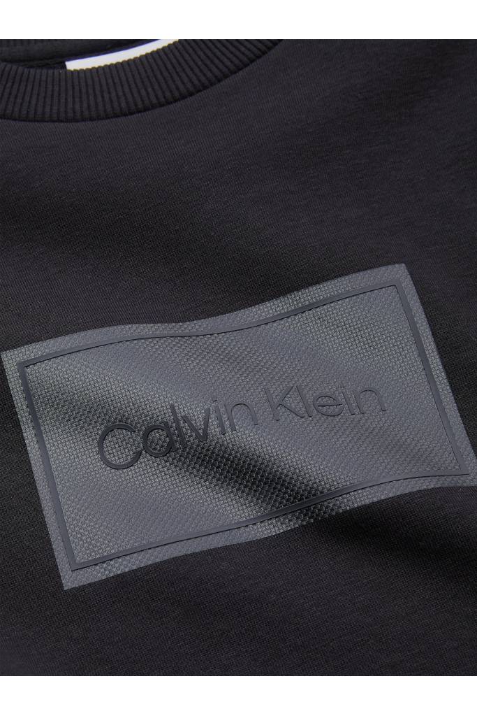 Detal stylizacja męska bluza textured logo box calvin klein K10K110083 Detal stylizacja męska bluza textured logo box calvin klein K10K110083