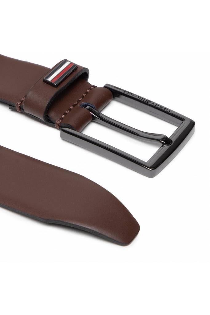Detal stylizacja męski pasek skórzany business tommy hilfiger AM0AM10324 Detal stylizacja męski pasek skórzany business tommy hilfiger AM0AM10324