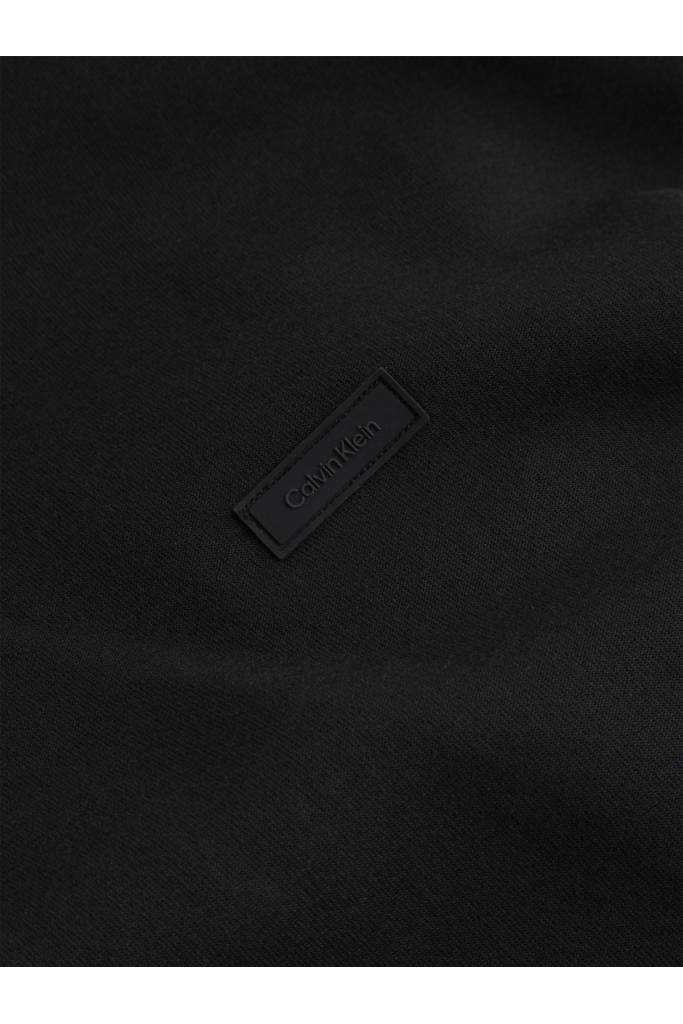 Detal stylizacja męska bluza dresowa z kapturem logo tape comfort calvin klein K10K111100 Detal stylizacja męska bluza dresowa z kapturem logo tape comfort calvin klein K10K111100