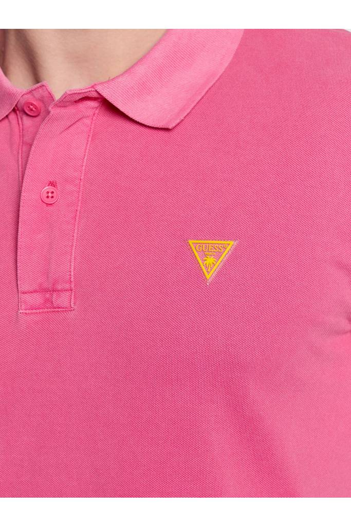 Detal stylizacja męskie polo basic logo guess F3GP00 K9WF1 Detal stylizacja męskie polo basic logo guess F3GP00 K9WF1