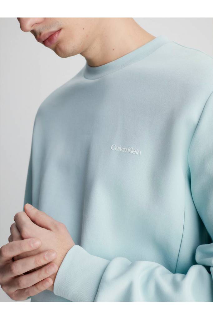 Detal stylizacja bluza męska calvin klein micro logo repreve K10K109926 Detal stylizacja bluza męska calvin klein micro logo repreve K10K109926