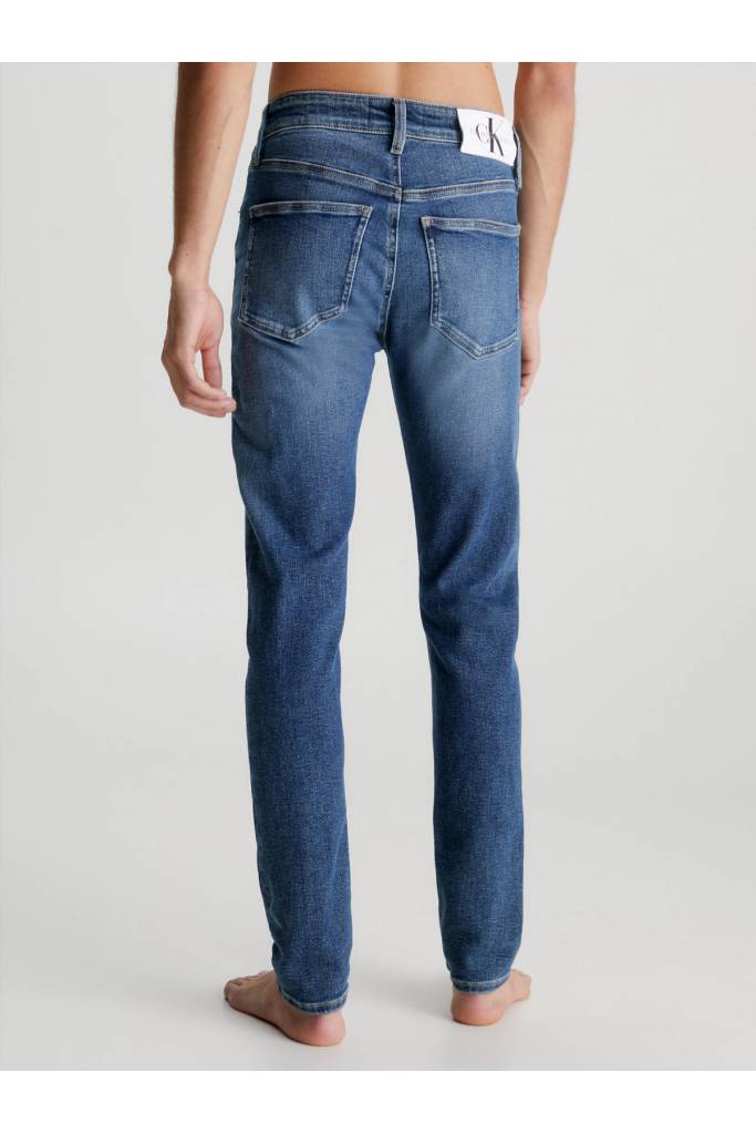 Tył męskie jeansy skinny calvin klein jeans J30J322834