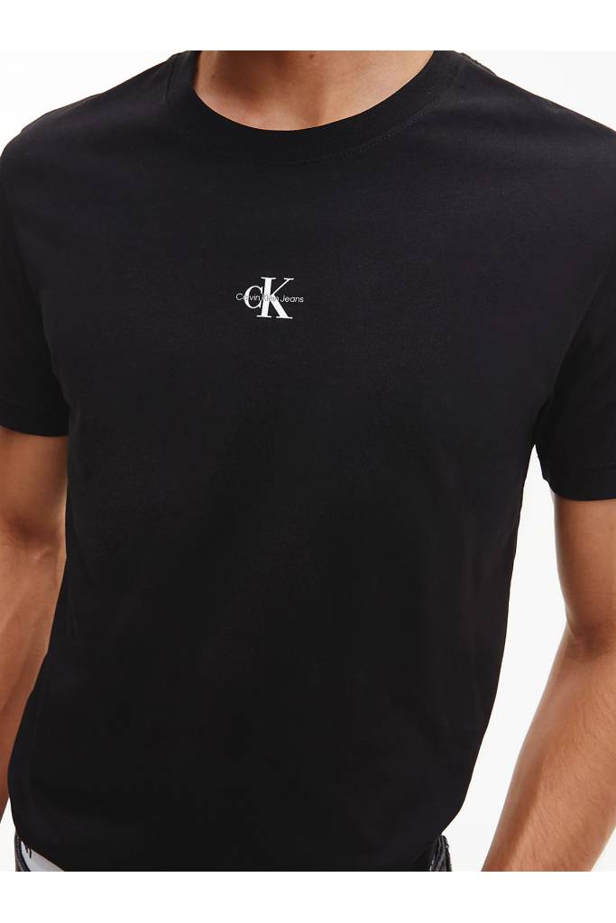 Detal stylizacja męski t-shirt micro logo calvin klein jeans J30J322466 Detal stylizacja męski t-shirt micro logo calvin klein jeans J30J322466
