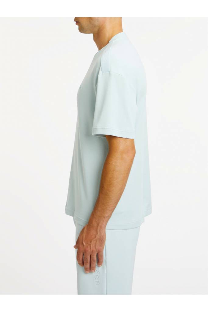 Detal 3 męski t-shirt logo comfort calvin klein K10K111177 Detal 3 męski t-shirt logo comfort calvin klein K10K111177
