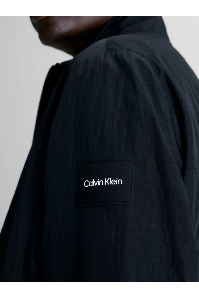 Detal stylizacja męska kurtka przejściowa calvin klein K10K111441