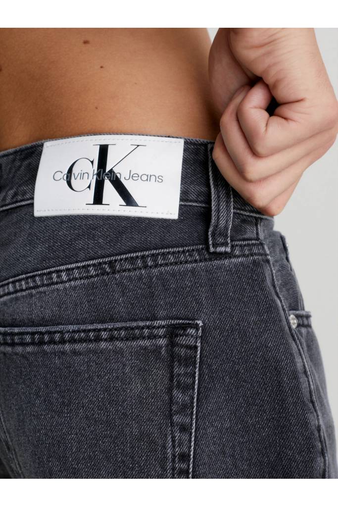 Detal stylizacja męskie szorty jeansowe calvin klein jeans J30J322792