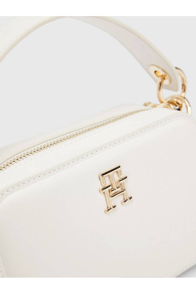 Detal stylizacja damska torebka na ramię chic trunk tommy hilfiger AW0AW14781 Detal stylizacja damska torebka na ramię chic trunk tommy hilfiger AW0AW14781