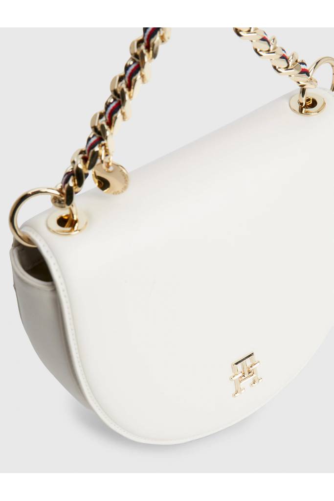 Detal stylizacja damska torebka na ramię chic saddle tommy hilfiger AW0AW14783 Detal stylizacja damska torebka na ramię chic saddle tommy hilfiger AW0AW14783