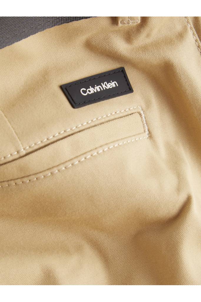 Detal stylizacja męskie szorty materiałowe z paskiem modern twill calvin klein K10K111788 Detal stylizacja męskie szorty materiałowe z paskiem modern twill calvin klein K10K111788