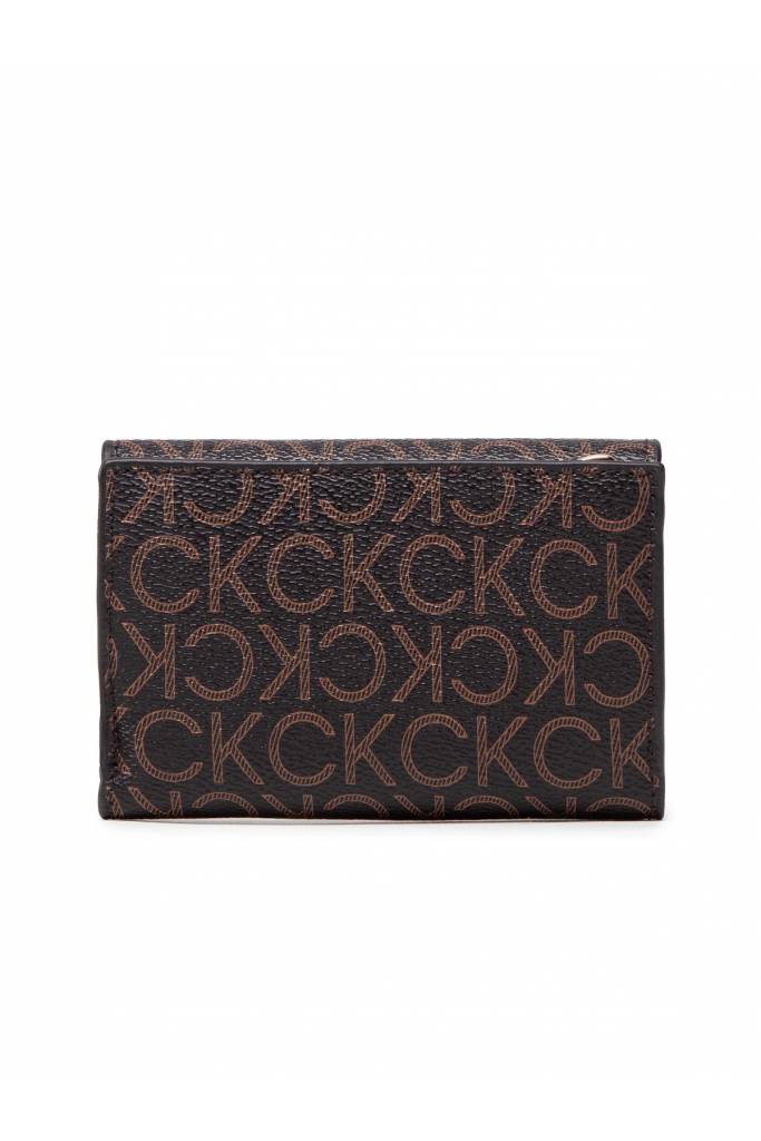 Tył damski portfel must trifold calvin klein K60K609559 Tył damski portfel must trifold calvin klein K60K609559